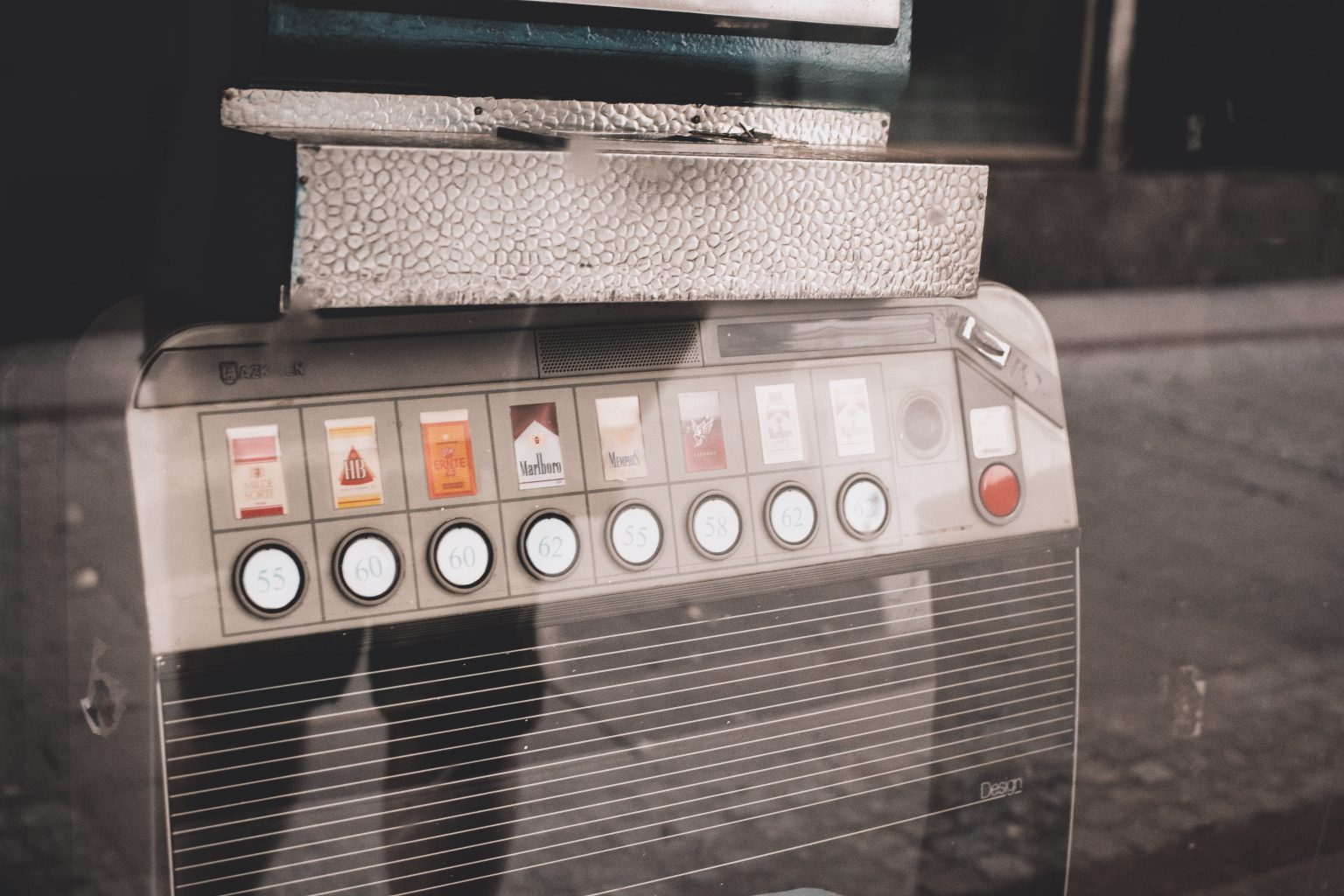 a cigarette machine in America