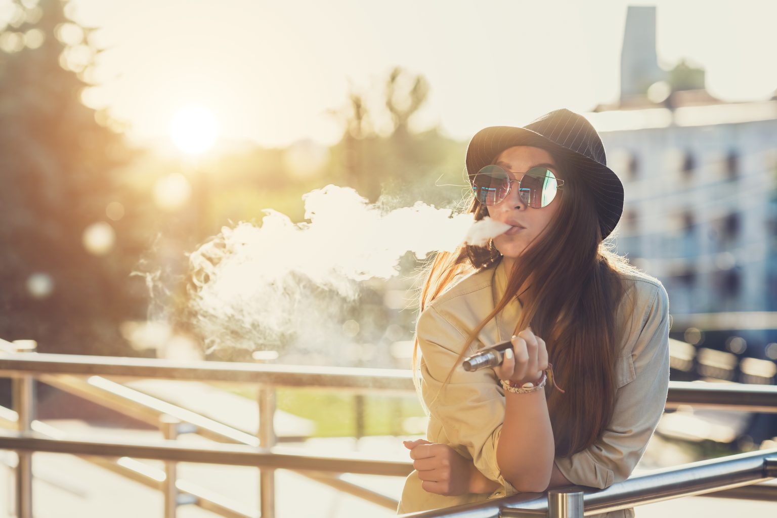 Pretty young girl vape popular ecig