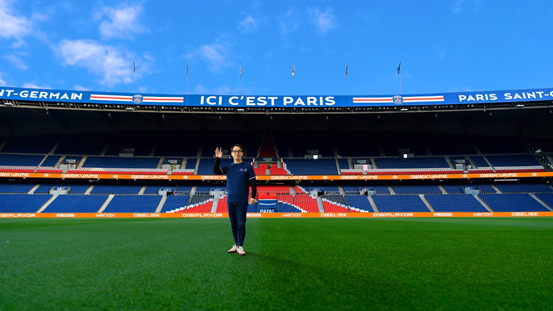 geek vape spokesperson live on GeekVape's youtube live stream Shape The Future at the paris saint-germain football stadium