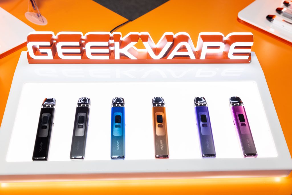 full geekvape wenax q vape device range in six colours