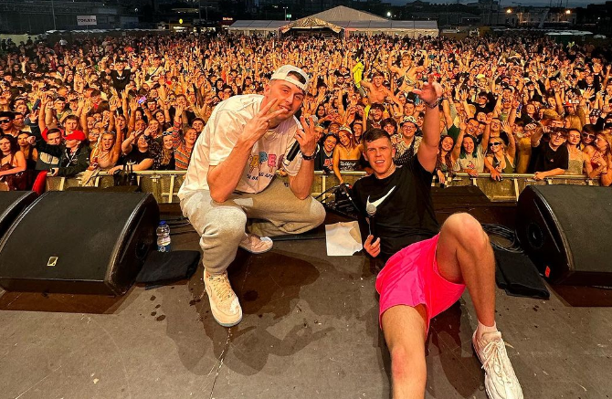 irish rap duo versatile on headline stage at live on the harbour 2023